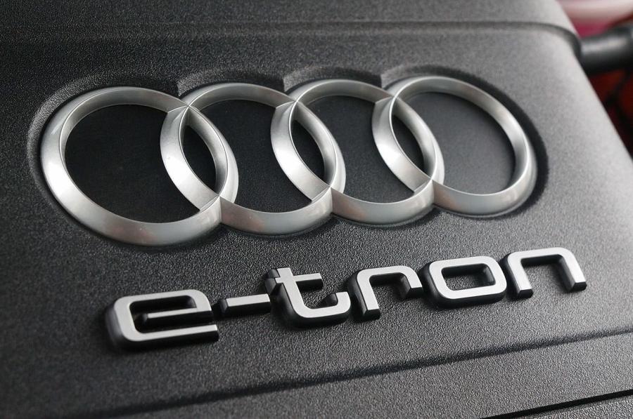 Логотип Audi A3 Sportback e-Tron (8V) 2014 года  (фото 76 из 95)